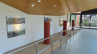 国衙の建物跡の復元施設（武蔵国府跡）