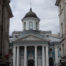 少し奥まった場所にあるアルメニア教会