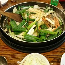 今回なぜかキャベツなしで長ネギ三昧