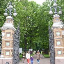 救世主教会側の公園入口