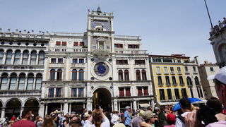 【ベネチア】時計塔、上がって広場を見下ろしたい