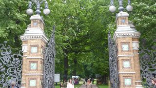 モイカ川に面した街中の公園