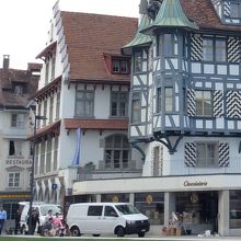 チョコレート屋さんの左隣り。