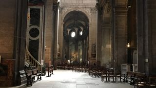 ほんのり暗い独特の雰囲気