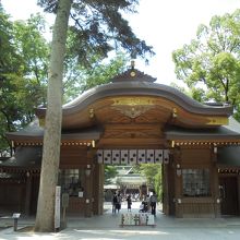 6年前に改築された隋神門