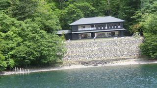 外交官の贅沢暮らしのシンボル