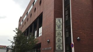 有名人の手形が並んでいます