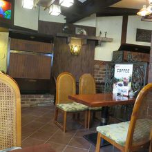 ビクターの大型スピーカーが正面に。