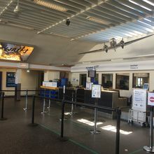 チェックインカウンター