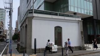 建築途中の小さな建物の様