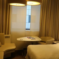 シックな内装です