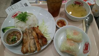 フードコートのタイ料理