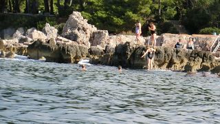 ボートツアーで島をぐるっと回りました