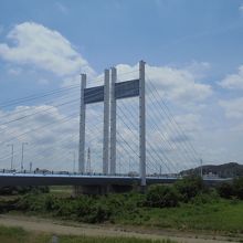 多摩川に架かる是政橋