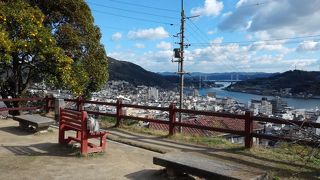 猫もベンチで休憩します