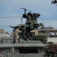 新田義貞公の像