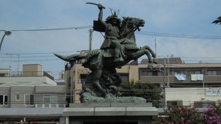 歴史の転換点（新田義貞公之像）