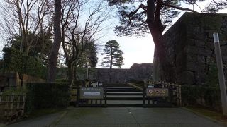 本来はお城の正面のはずが、現代は裏口です。