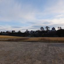 河北門を望む。あそこまで行かねば。