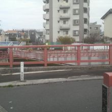 「栄橋」は音楽にちなんで欄干が音符の模様です