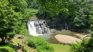 烏山線の電車と龍門の滝のセットで見てみたい