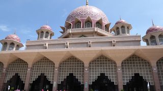 駅のコインロッカーは故障で使用不可