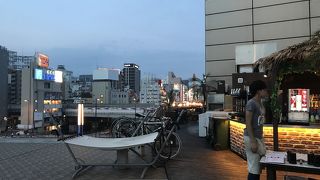 道頓堀の夜景を眺められるビアガーデン