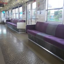 西鹿島駅では乗客があまりいませんでした。