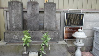 江戸後期の美人風俗画を得意とした浮世絵師です。