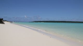 サングラスかけても眩し過ぎる素晴らしい白砂の浜