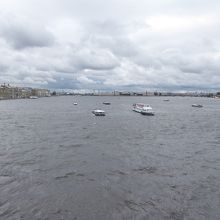 トロイッキー橋の中程から見たネバ川、この付近で川幅が最大