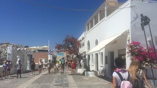 サントリーニ島で一番大きな街