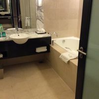 仕切りがないバスタブ