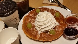 ビンスビンス大学路店でワッフル