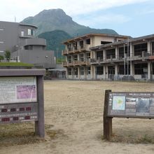 旧大野木場小学校と普賢岳