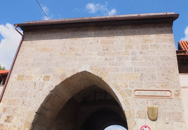 ネルトリンゲンの壁にある門です。