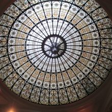 天井のステンドグラス