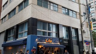 南青山裏通りの人気バーガーショップ