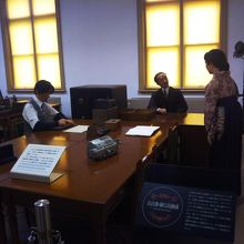 昔の銀行の風景