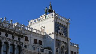 サン・マルコ広場の北側にあります。