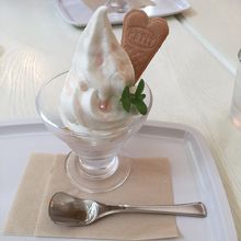 薔薇ソフトクリーム