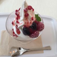 ミックスベリーソフトクリーム