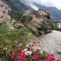 裏をアルヴ川が流れていました。