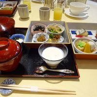 朝食　一階のレストランで
