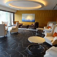 ベイスイートのラウンジ