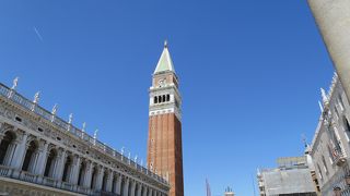 サンマルコ広場に建っている瀟洒な建物