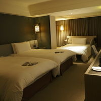 奥のベッドはソファーベッドだった。