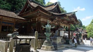 美しいお社です