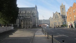 歴史を感じさせる重厚な造りの大聖堂でした