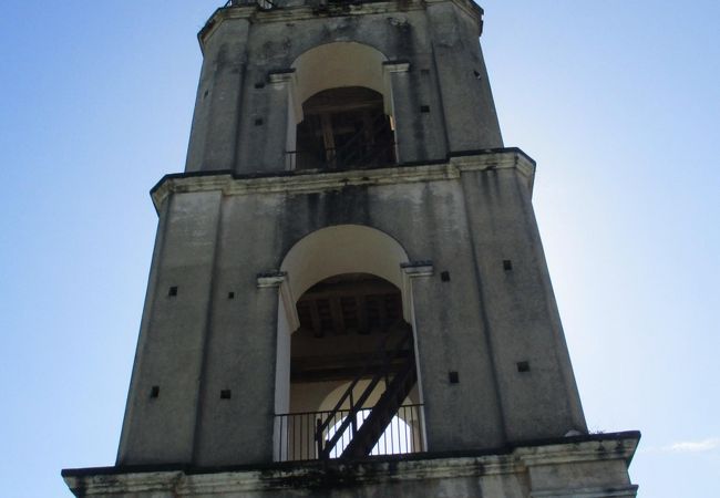 マナカ・イスナガ の塔の上はロス・インヘニオス渓谷の絶景ポイントです。